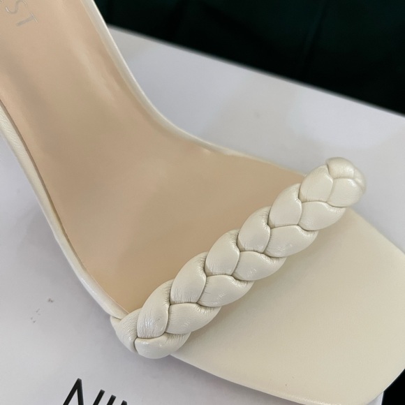 Nine West Braided Doble Band Heel Sandals Size 8, Cream color, Brand New! - Picture 2 of 4